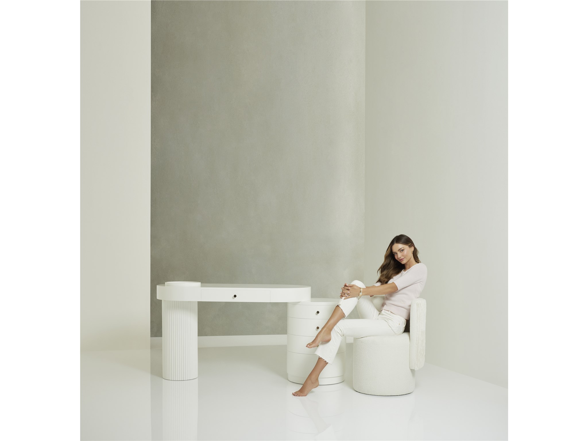 - Mode Universal Tranquility Chair Furniture | Home Kerr Miranda Vanity